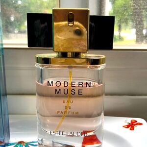 Estée Lauder Modern Muse